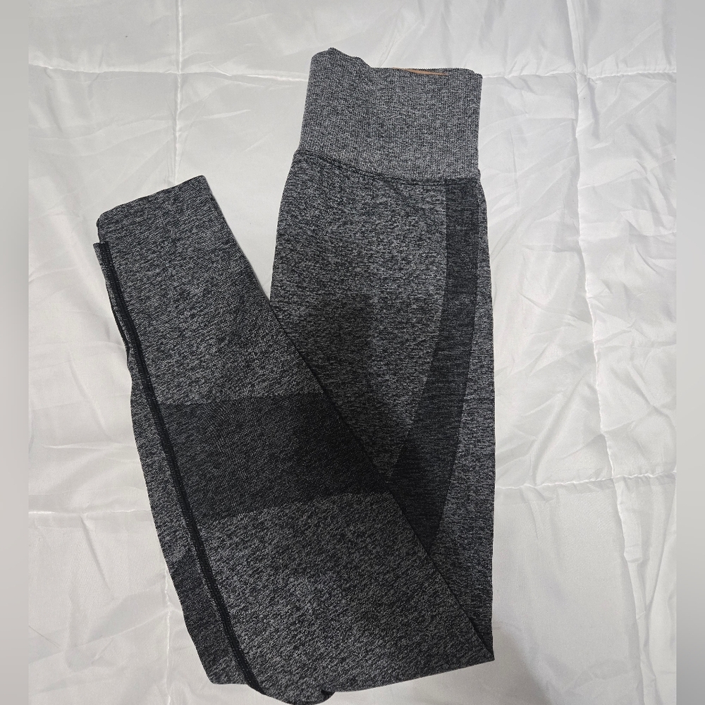 PINK Gray High-Waisted Leggings